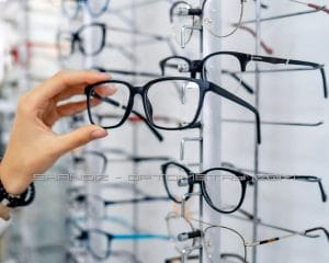 عینک طبی طرف قرارداد با بازنشستگان تامین اجتماعی